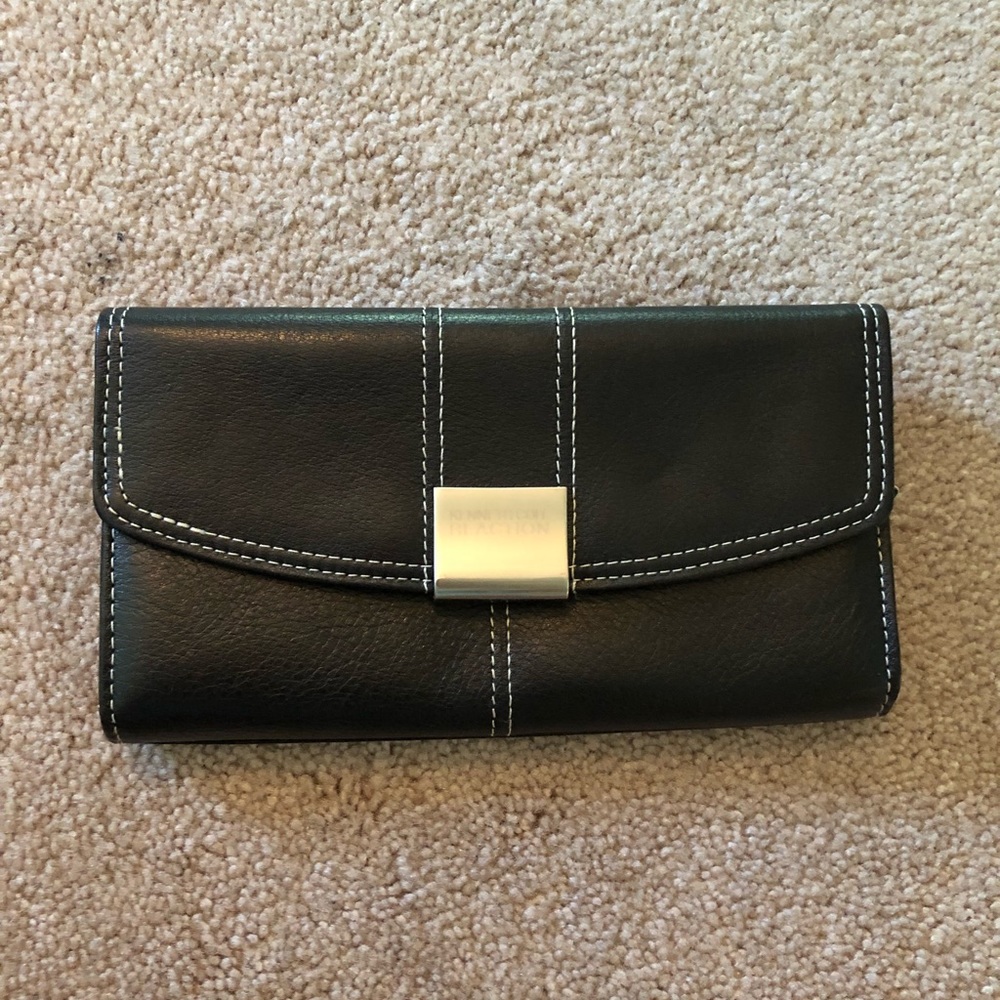 Authentic leather Kenneth Cole wallet!